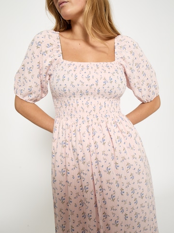 Robe 'Anni' minus en rose