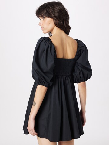 Rochie de la Abercrombie & Fitch pe negru