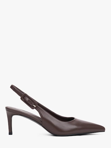 Estro Pumps '203-24103-21' in Brown: front