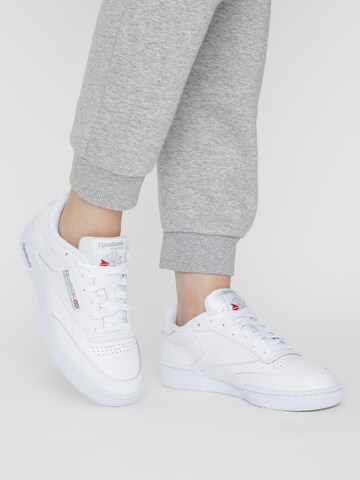 Sneaker bassa 'Club C85' di Reebok in bianco: frontale