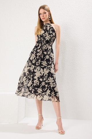 Robe d’été Trendyol en noir : devant
