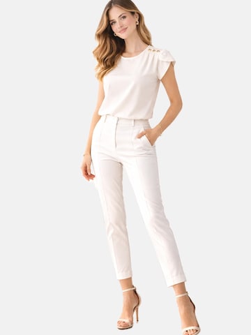 Chemisier 'Short Sleeve Blouse with Decorative Shoulder Buttons' REGINA FASHION en blanc