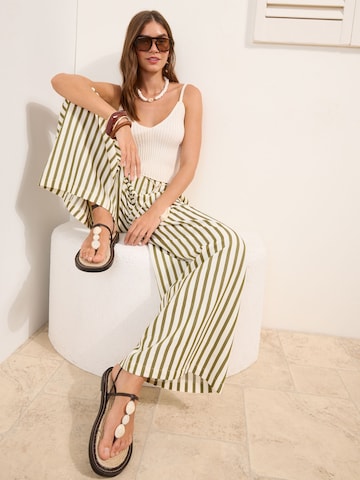 Wide leg Pantaloni cutați de la Friends Like These pe verde