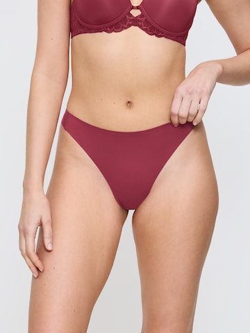 TRIUMPH String ' Red Label Smart Invisible ' in Rot: Vorderseite