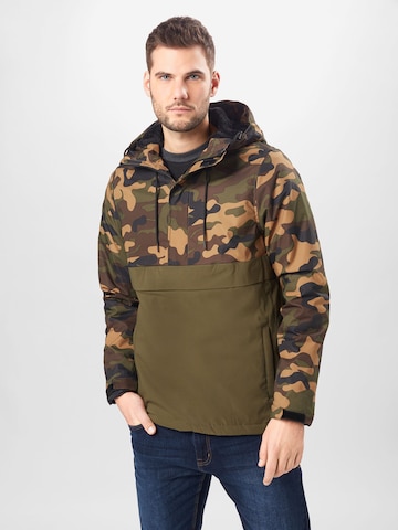 Urban Classics Between-Season Jacket in Green: front