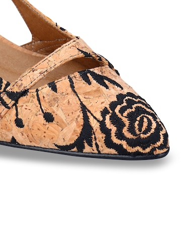 nae Vegan Shoes Czółenka z wyciętą piętą 'Zurie' w kolorze brązowy