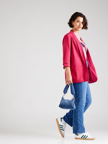 Blazer di ONLY Carmakoma in rosso