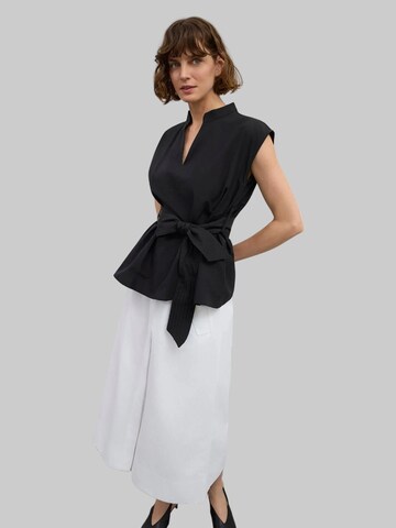 Madnezz House - Blusa em preto: frente