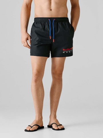 Red Bull Racing x Pepe Jeans Zwemshorts in Zwart: voorkant