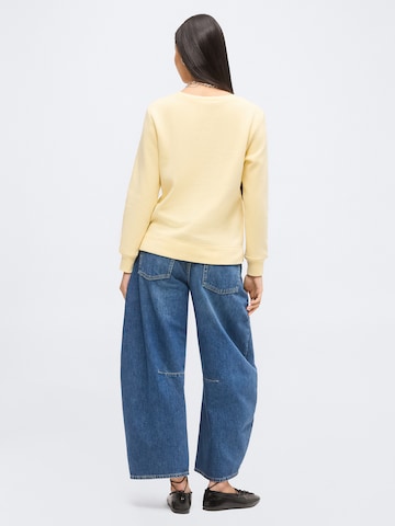 GAP Sweatshirt in Yellow