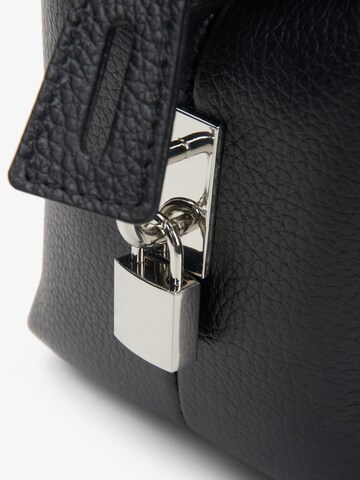 Estro Handbag '1317' in Black