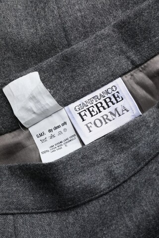 Gianfranco Ferré Skirt in M in Grey