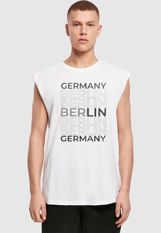 Merchcode Shirt 'Berlin' in Weiß: Vorderseite