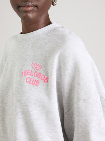 Zwillingsherz Collegepaita 'Feel Good Club' värissä harmaa