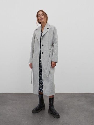 Cappotto di mezza stagione 'Cecilia' di EDITED in grigio