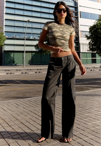 Largi Pantaloni de la Bershka pe verde: față