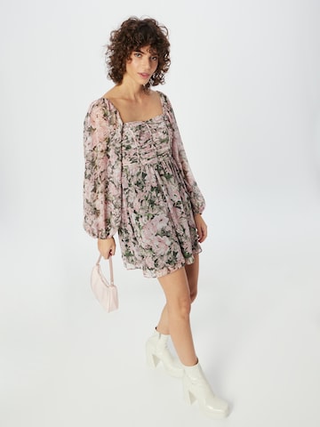 Robe 'Romana' Forever New en rose