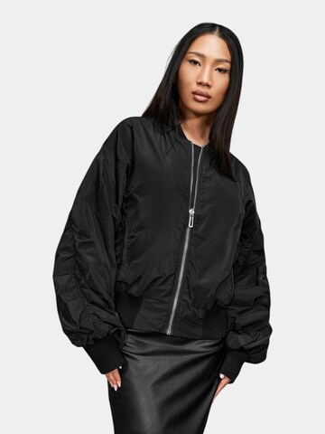 Made By Society Between-Season Jacket 'Jacheta LINEAR BREACH - J27163' in Black: front