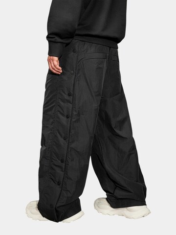 regular Pantaloni 'L’OMBRE Pants - P17825' di Made By Society in nero