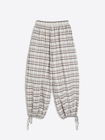 Bershka Barrel Spodnie w kolorze biały