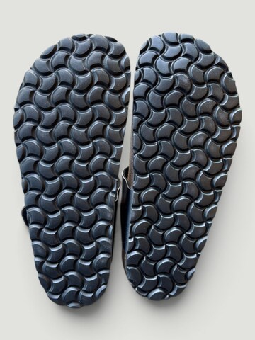 salzhaut T-bar sandals in Black