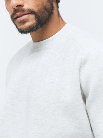 DRILLS Apparel Sweatshirt 'RECREATION Scuba' in Wit