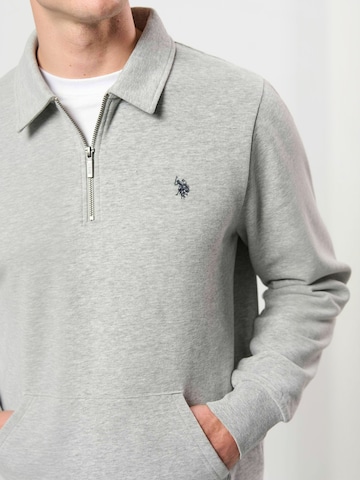 U.S. POLO ASSN. Sweter ' UMDagur ' w kolorze szary: przód