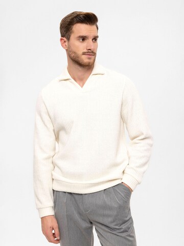 Antioch Pullover in Beige