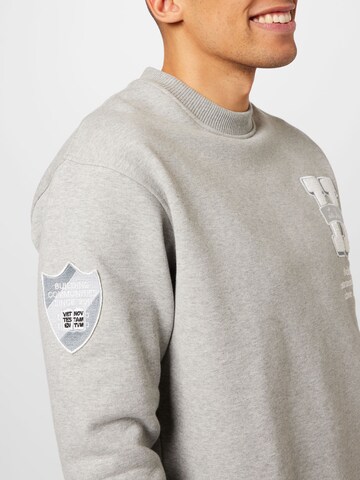 Sweat-shirt Les Deux en gris