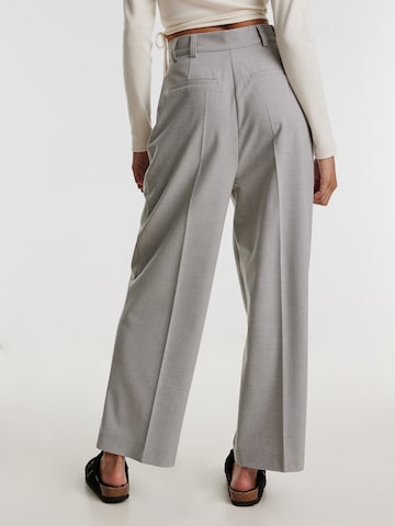 Loosefit Pantaloni 'Kaj' di EDITED in grigio