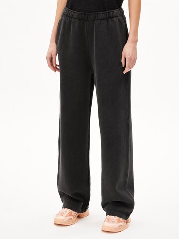 ARMEDANGELS Loosefit Broek 'Ivaara' in Zwart: voorkant