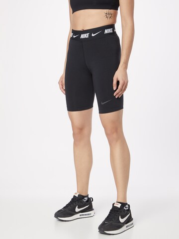 Nike Sportswear Skinny Shorts in Schwarz: predná strana