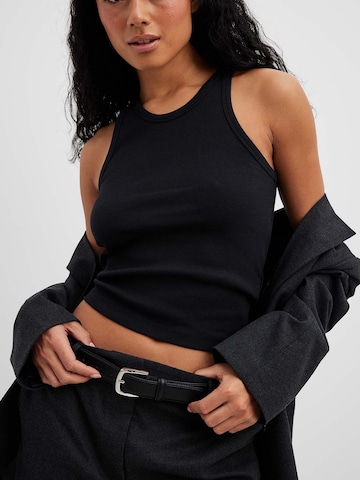 NA-KD Top in Black: front