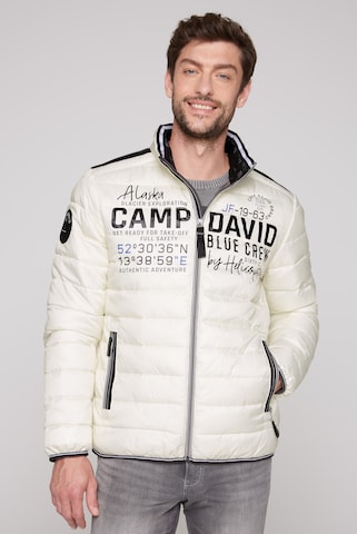 CAMP DAVID Leichte Steppjacke mit Logo Prints und Tapes in Grau: Vorderseite