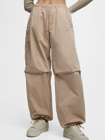 Pull&Bear Regular Cargo Pants in Brown: front