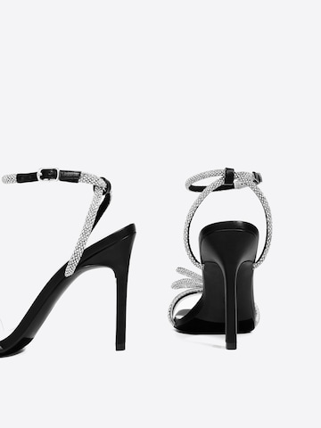 Dream Pairs Strap Sandals in Black