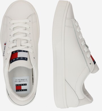 Sneaker bassa di Tommy Jeans in bianco