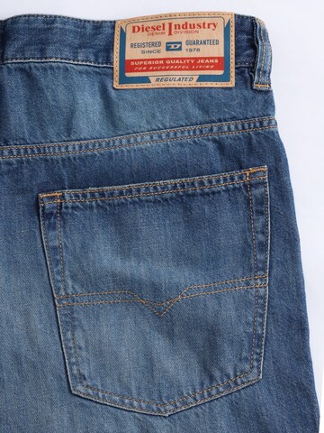 Loosefit Jean '2001 D-MACRO LIGHT & SUPERSOFT' DIESEL en bleu