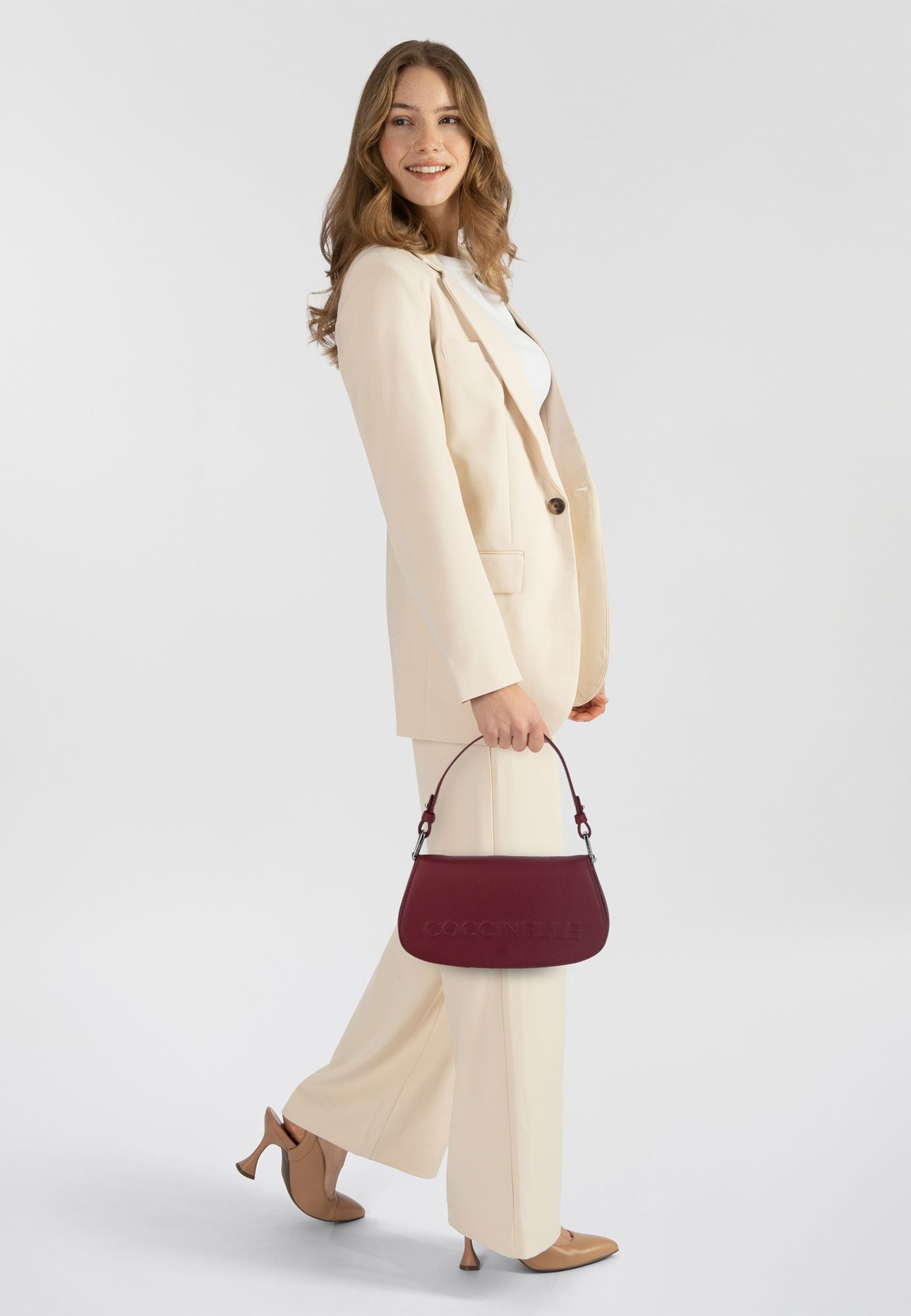 Coccinelle Schultertasche 'Myrtha' in Rot: Vorderseite