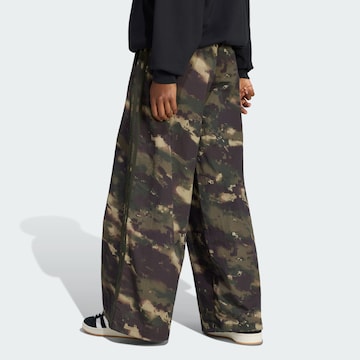 ADIDAS ORIGINALS - Tapered Pantalón 'Adilenium' en verde