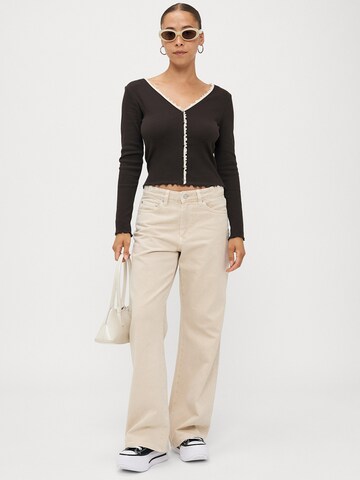 T-shirt 'ONLLAILA' Only Petite en marron