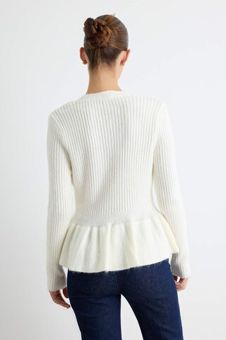 Trendyol Strickjacke in Weiß