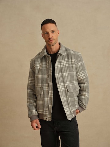 DAN FOX APPAREL Jacke 'Taylan' in Grau: Vorderseite