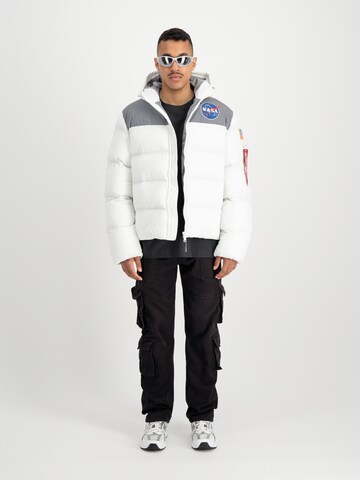 ALPHA INDUSTRIES Демисезонная куртка 'HP NASA' в Белый