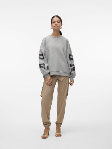 VERO MODA Sweatshirt 'MALY' in Grau