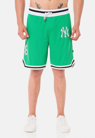 Redbridge Regular Workout Pants in Green: front