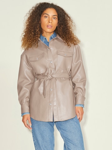 JJXX Between-Season Jacket 'Luna' in Brown: front