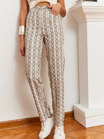 Bianco Lucci Slimfit Byxa i beige: framsida