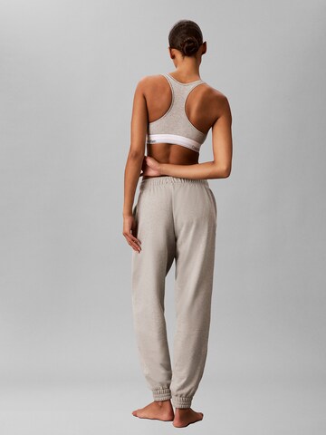 Effilé Pantalon Calvin Klein en gris