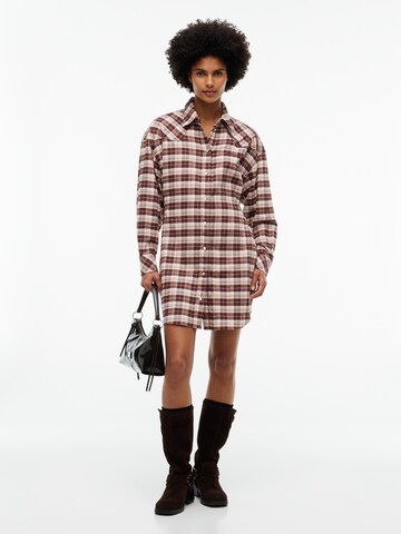 Tommy Jeans Blousejurk in Bruin: voorkant